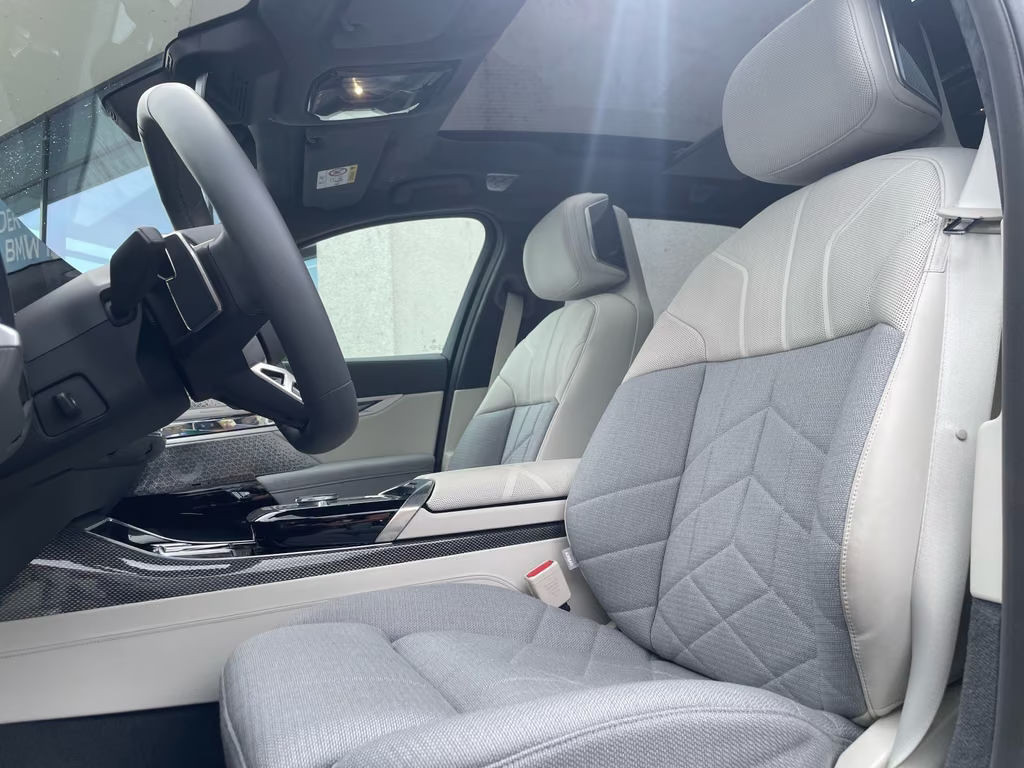 BMW i7