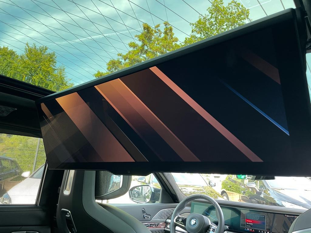 BMW i7