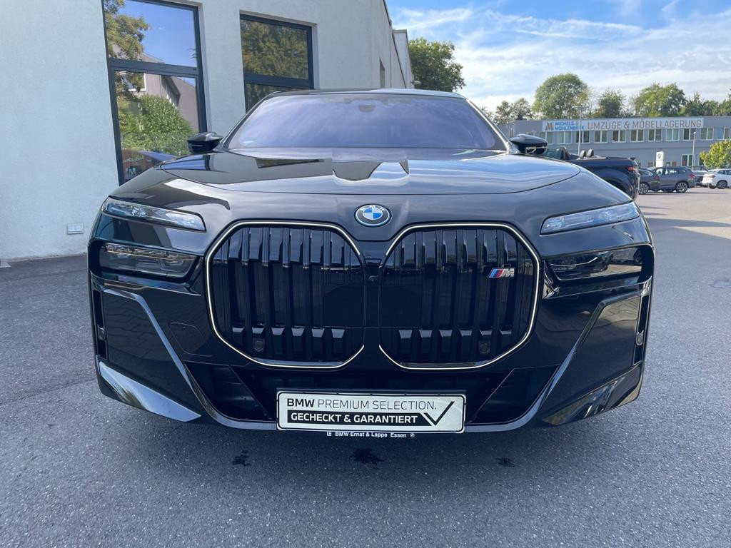 BMW i7