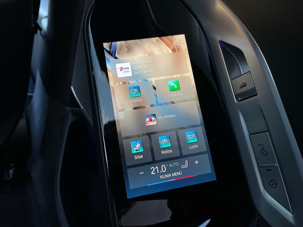 BMW i7