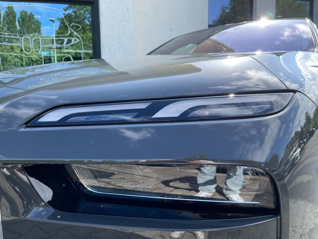 BMW i7