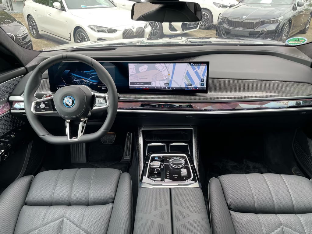 BMW i7