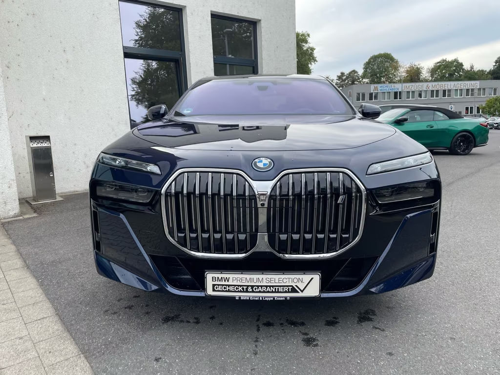 BMW i7