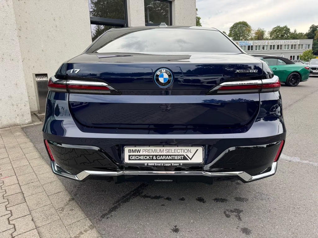 BMW i7