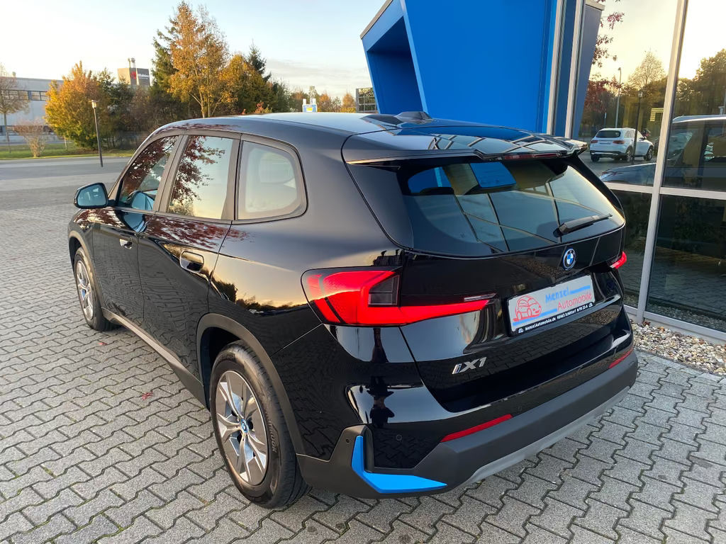 BMW iX1