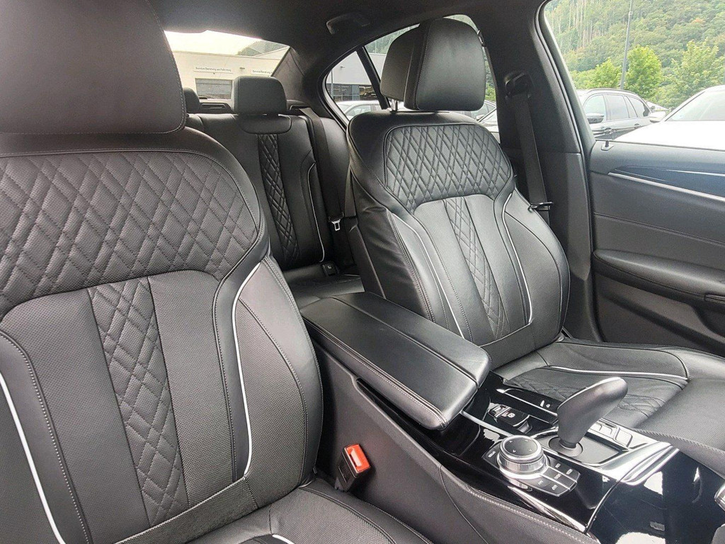 BMW M550