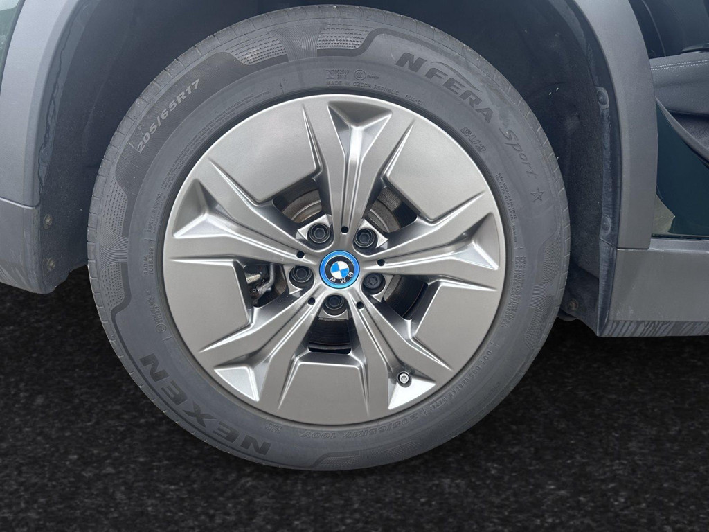BMW iX1