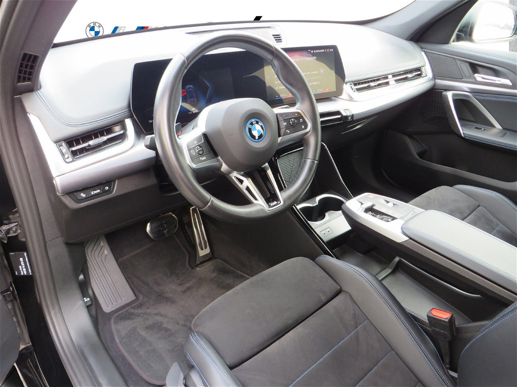 BMW iX1
