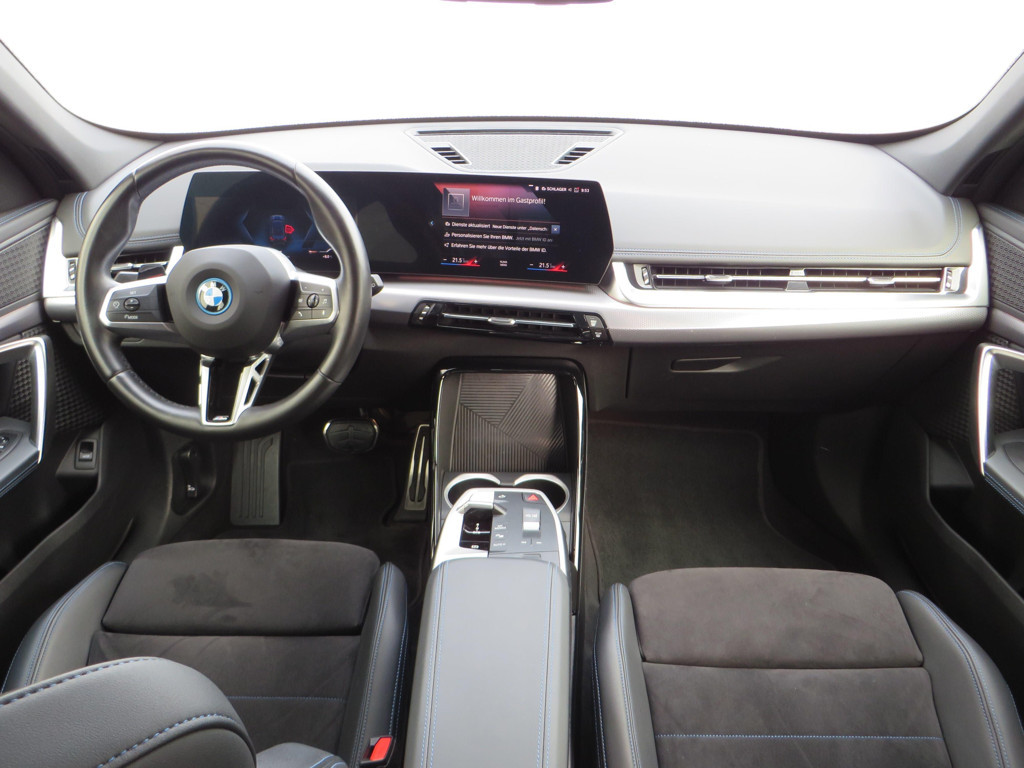 BMW iX1