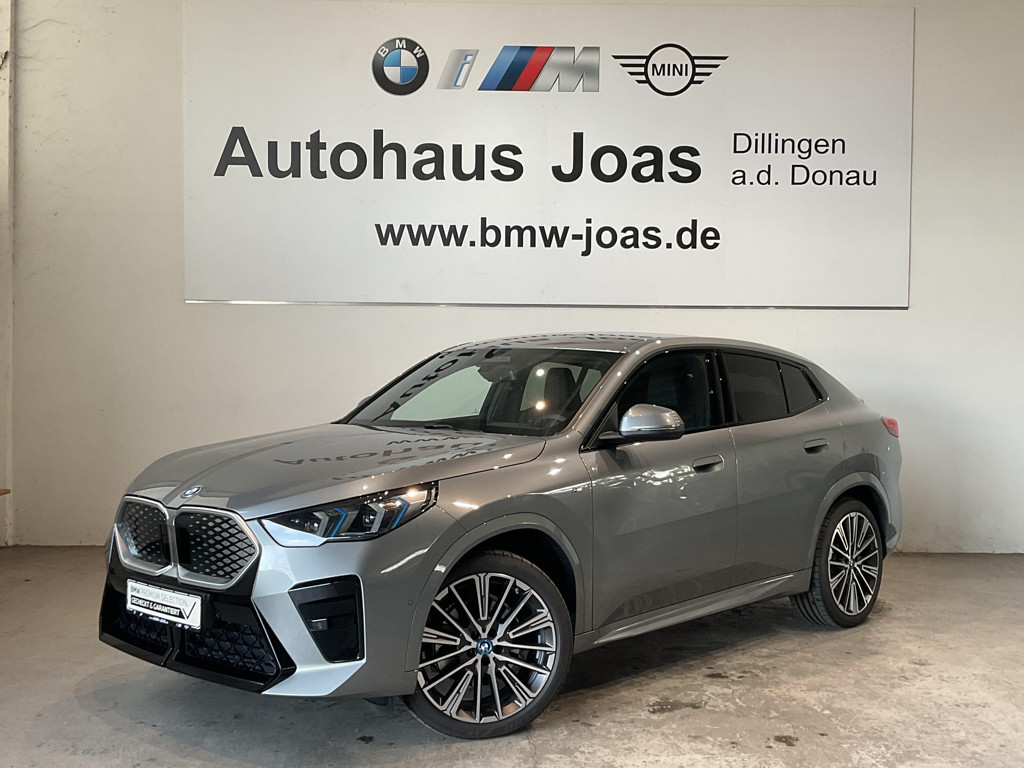 BMW iX2 xDrive30