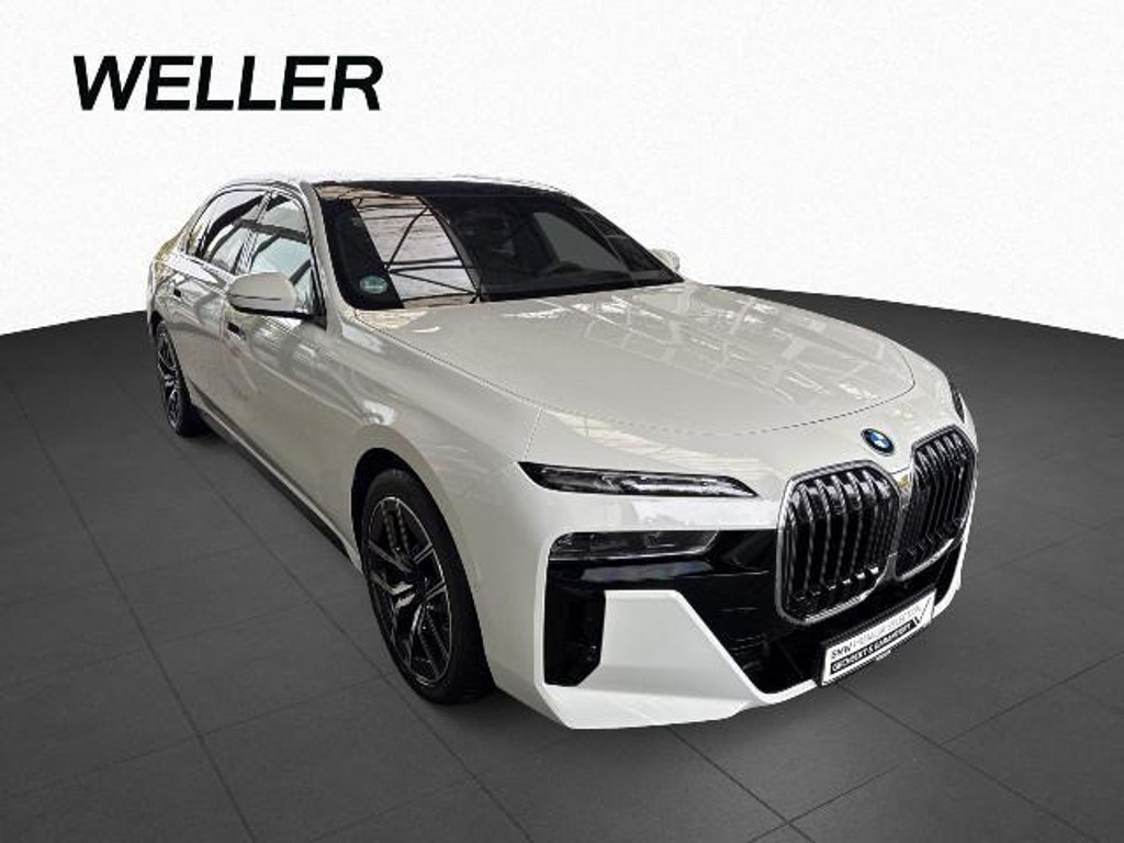 BMW i7