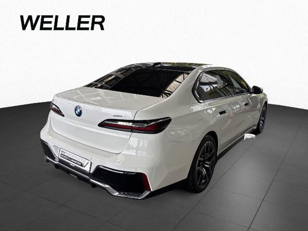 BMW i7