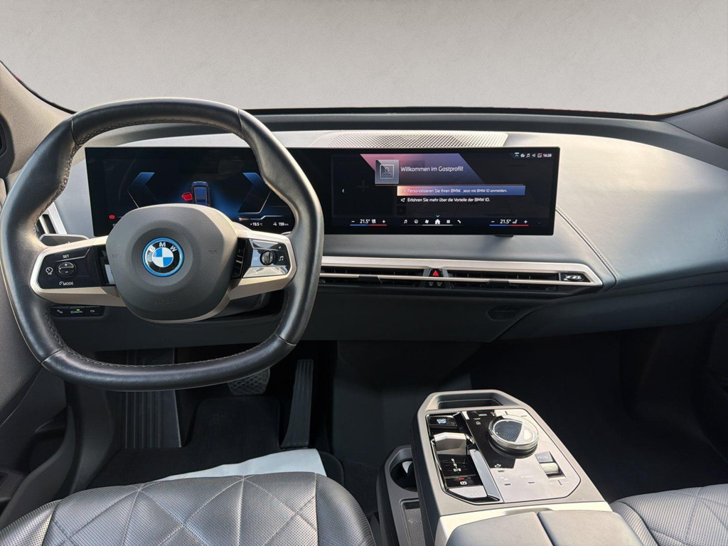 BMW iX